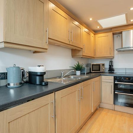 Starhost Residences - Central 3 Bed Apartment At Regents Court, Newbury Newbury  Exteriör bild