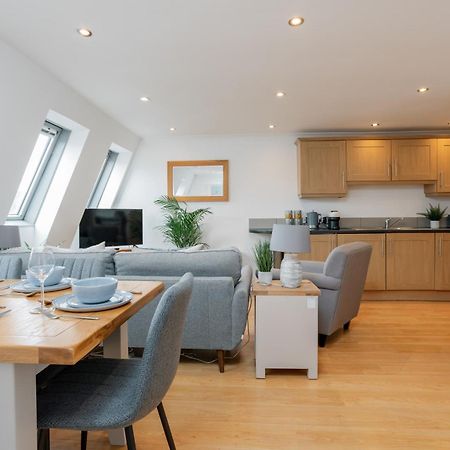 Starhost Residences - Central 3 Bed Apartment At Regents Court, Newbury Newbury  Exteriör bild