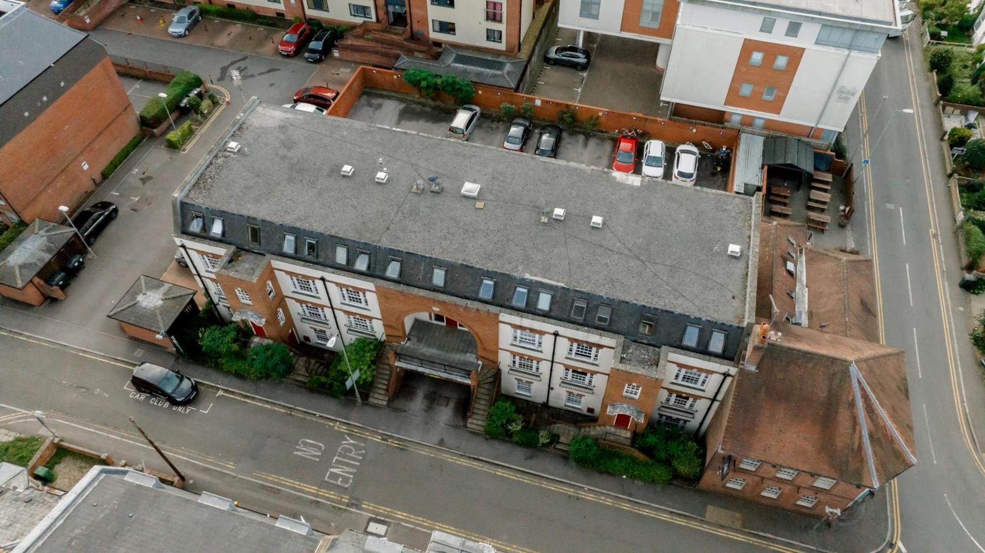 Starhost Residences - Central 3 Bed Apartment At Regents Court, Newbury Newbury  Exteriör bild