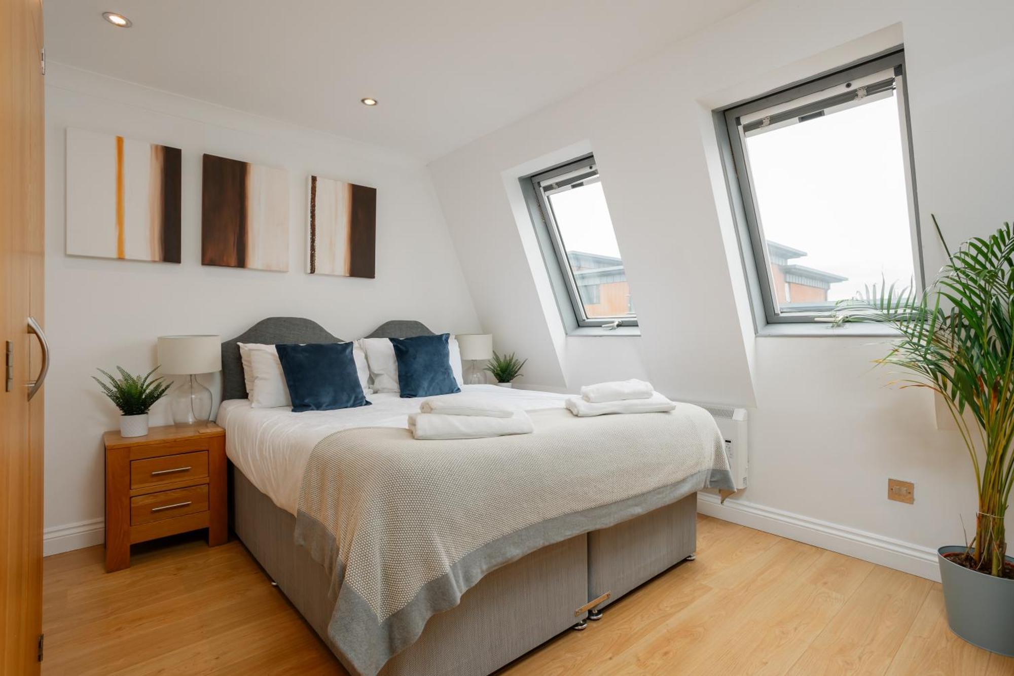 Starhost Residences - Central 3 Bed Apartment At Regents Court, Newbury Newbury  Exteriör bild