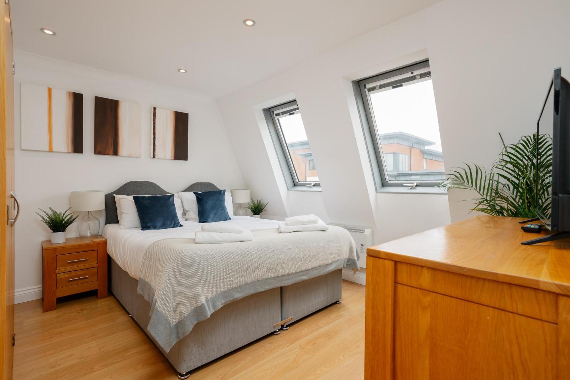 Starhost Residences - Central 3 Bed Apartment At Regents Court, Newbury Newbury  Exteriör bild