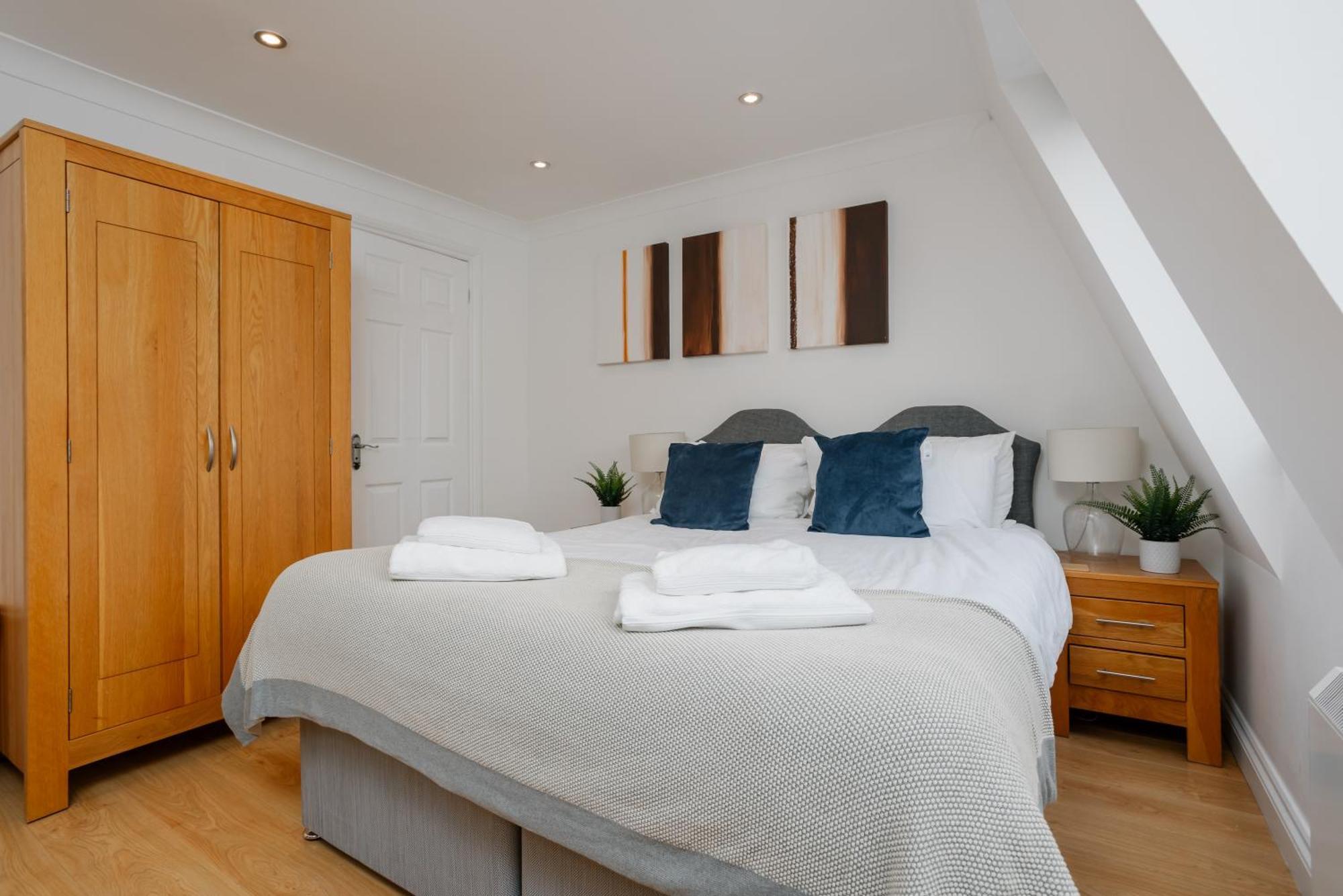 Starhost Residences - Central 3 Bed Apartment At Regents Court, Newbury Newbury  Exteriör bild