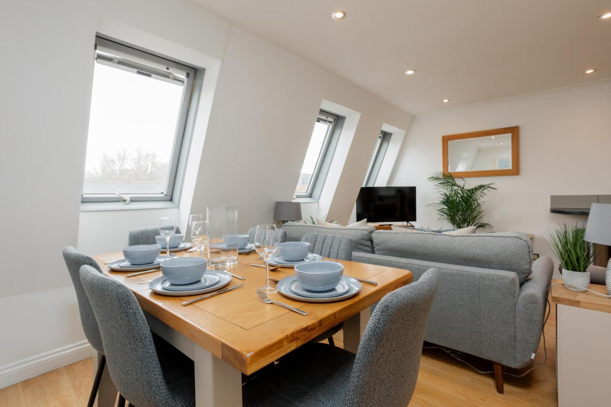 Starhost Residences - Central 3 Bed Apartment At Regents Court, Newbury Newbury  Exteriör bild