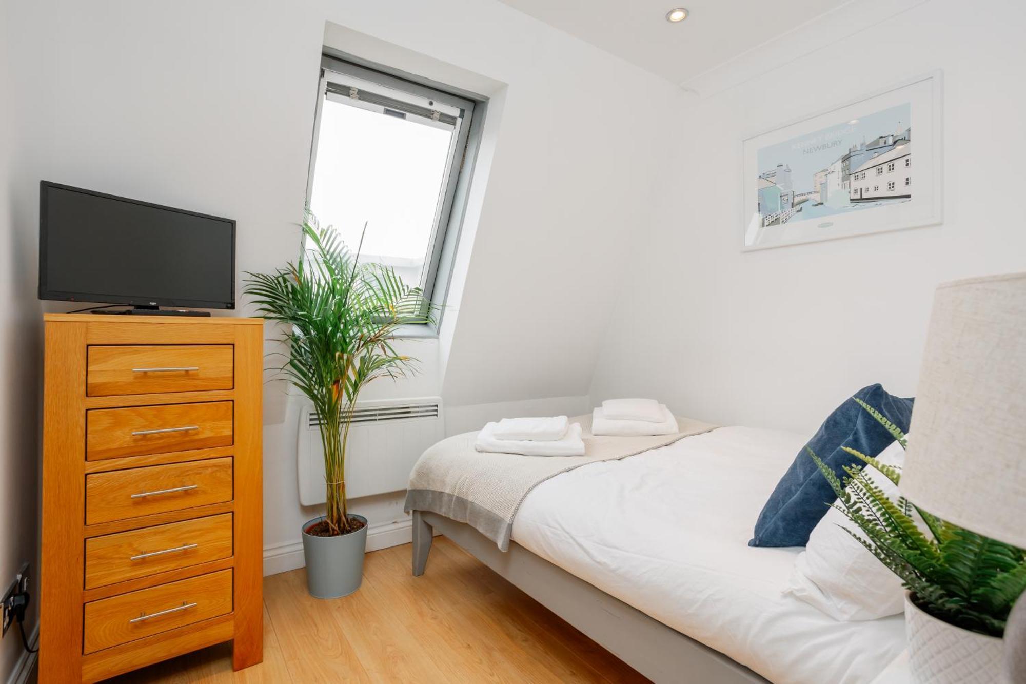 Starhost Residences - Central 3 Bed Apartment At Regents Court, Newbury Newbury  Exteriör bild