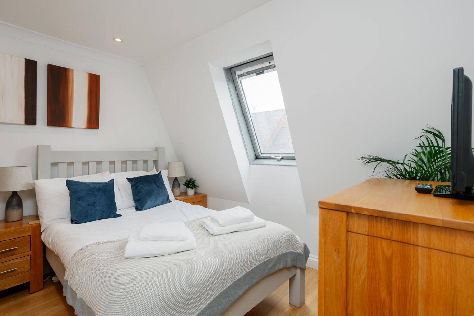 Starhost Residences - Central 3 Bed Apartment At Regents Court, Newbury Newbury  Exteriör bild