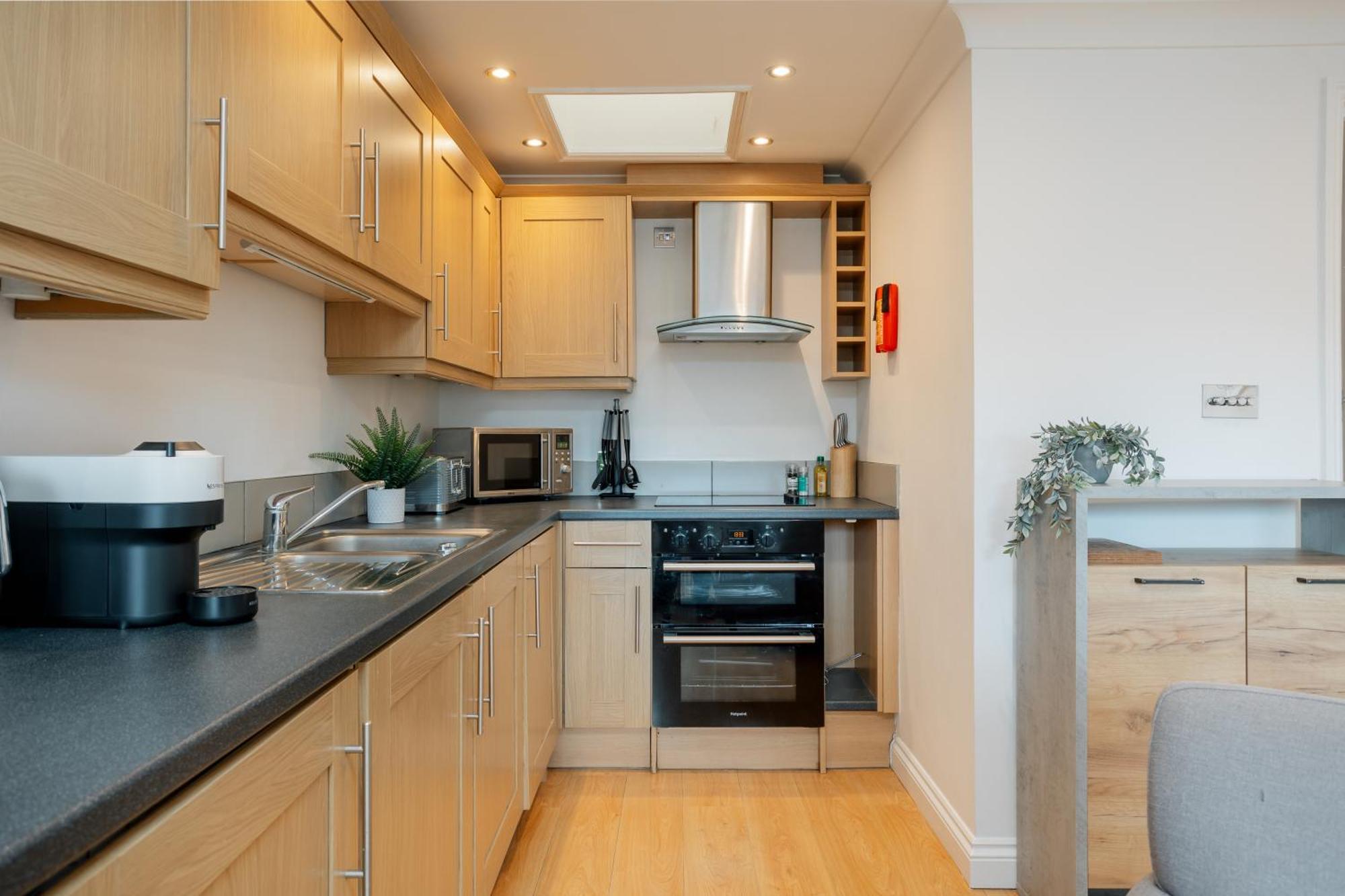 Starhost Residences - Central 3 Bed Apartment At Regents Court, Newbury Newbury  Exteriör bild