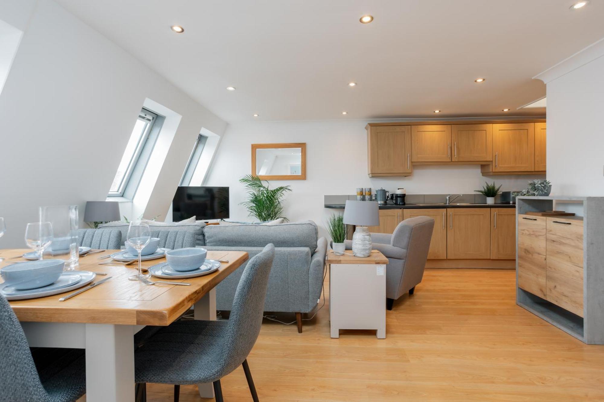 Starhost Residences - Central 3 Bed Apartment At Regents Court, Newbury Newbury  Exteriör bild