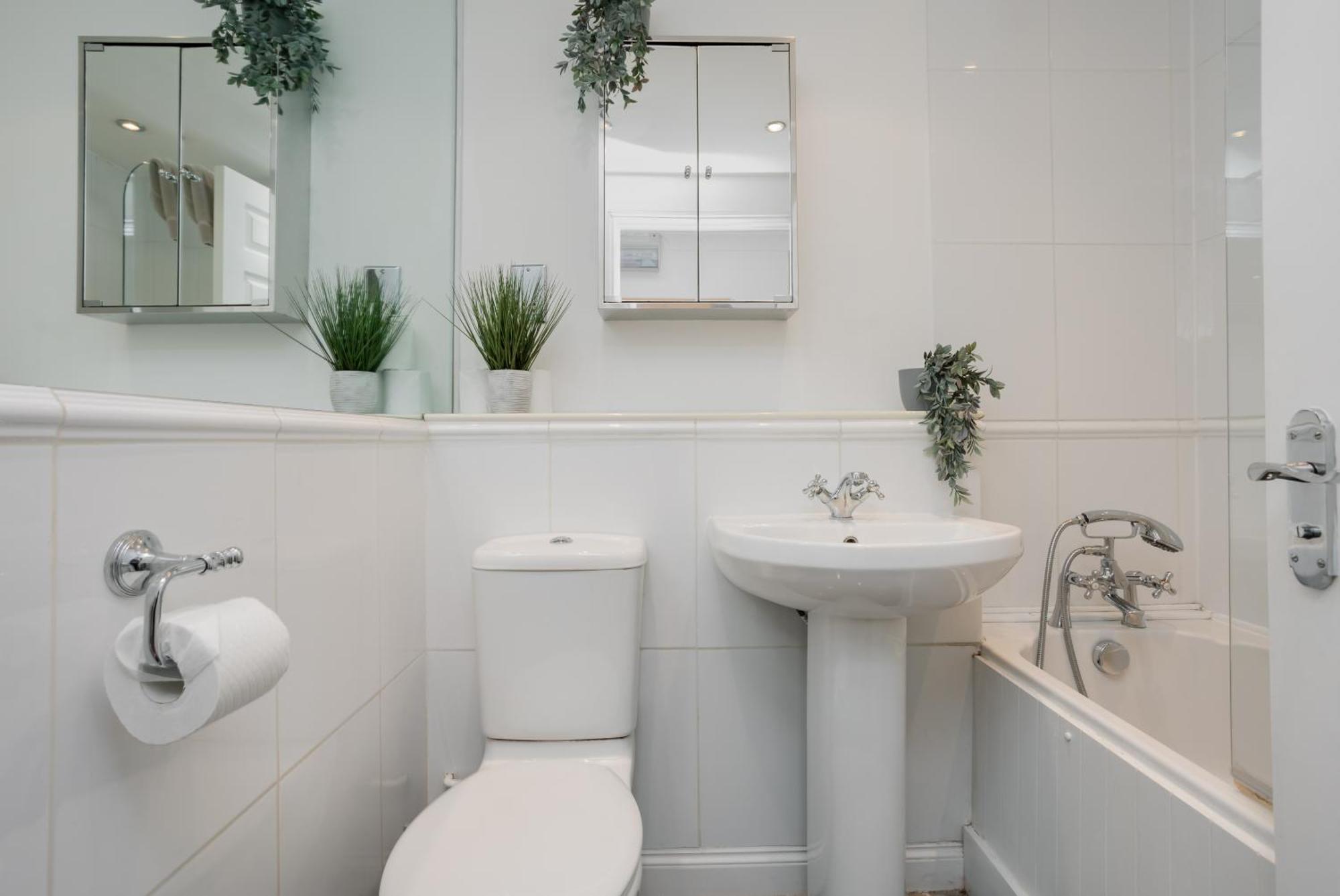 Starhost Residences - Central 3 Bed Apartment At Regents Court, Newbury Newbury  Exteriör bild