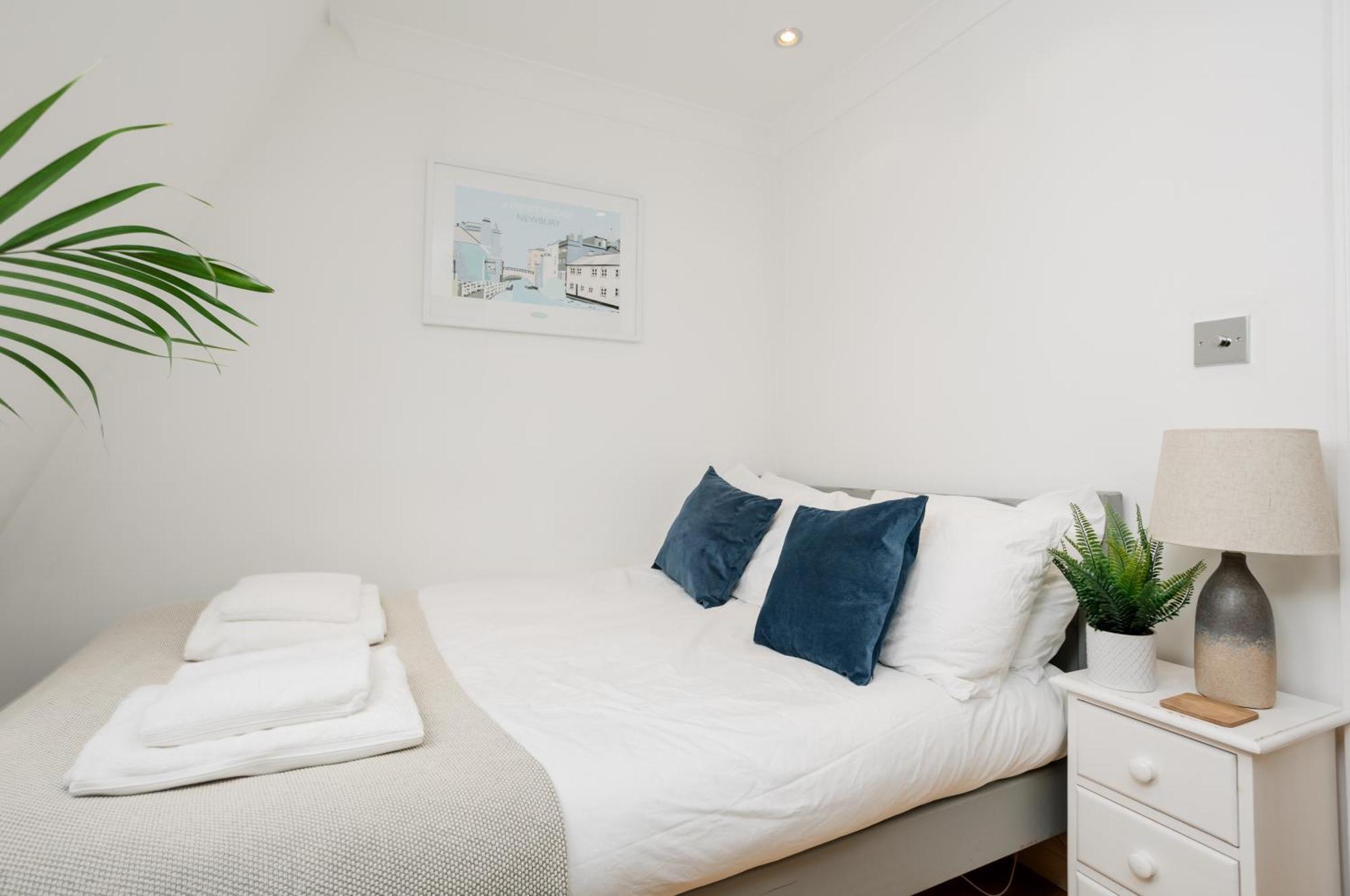 Starhost Residences - Central 3 Bed Apartment At Regents Court, Newbury Newbury  Exteriör bild