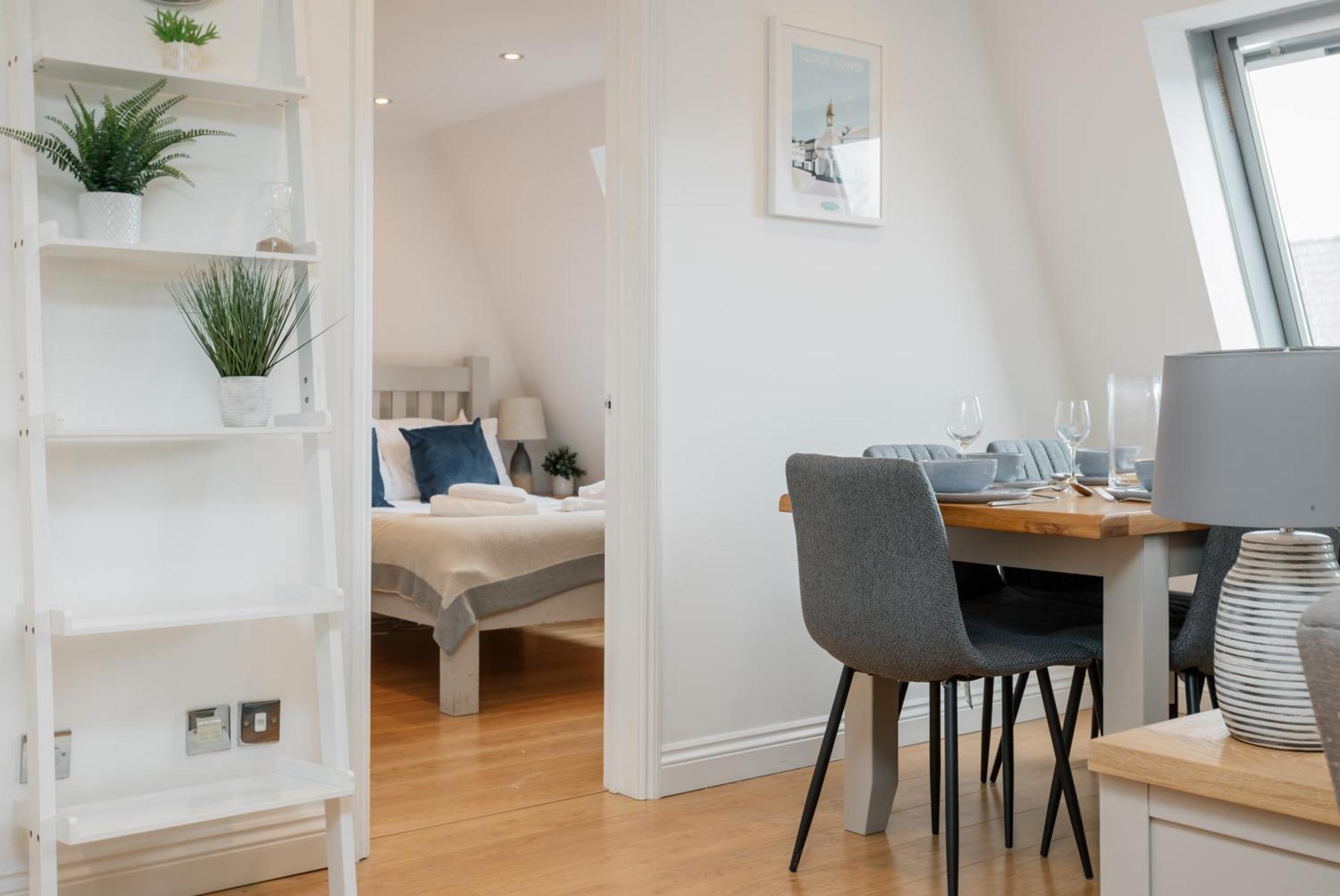 Starhost Residences - Central 3 Bed Apartment At Regents Court, Newbury Newbury  Exteriör bild